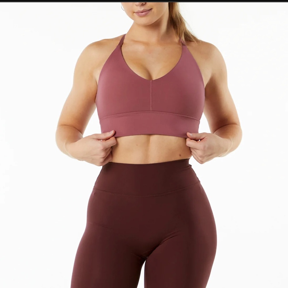 Alphalete Alphalux Wonder Bra in Wisteria